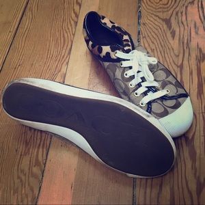 Women’s size 8.5 Coach Shoe.